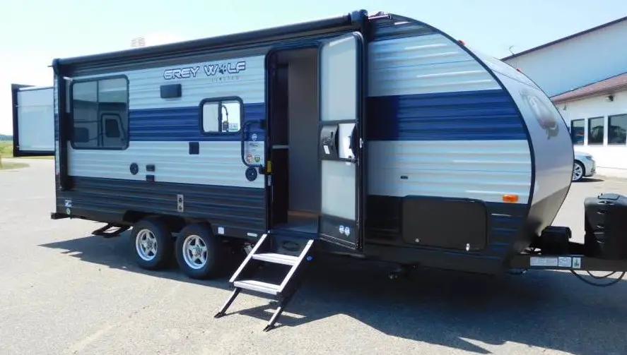 best lightweight travel trailer for a family of 5
