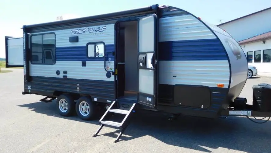 small travel trailer that sleeps 5