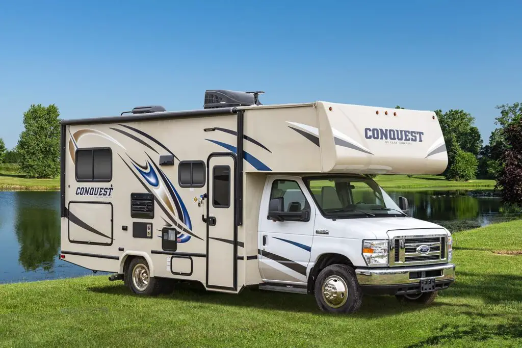 best small travel trailers for family of 4